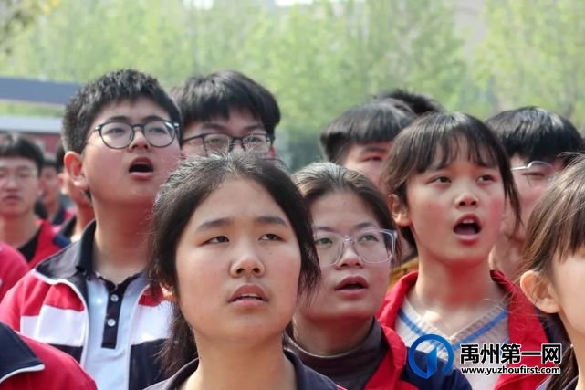 禹州市第一高级中学升旗仪式 | 缅怀革命先烈 传承红色基因 禹州市第一高级中学升旗仪式 | 缅怀革命先烈 传承红色基因