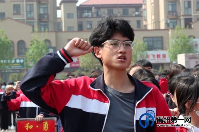 禹州市第一高级中学升旗仪式 | 缅怀革命先烈 传承红色基因 禹州市第一高级中学升旗仪式 | 缅怀革命先烈 传承红色基因