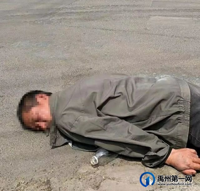 下班途中遇醉汉 禹州交警立即相助 下班途中遇醉汉 禹州交警立即相助