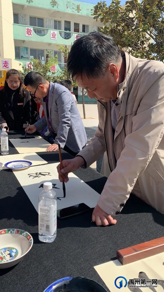禹州书协“书法进万家”——走进范坡镇宋庄小学 禹州书协“书法进万家”——走进范坡镇宋庄小学