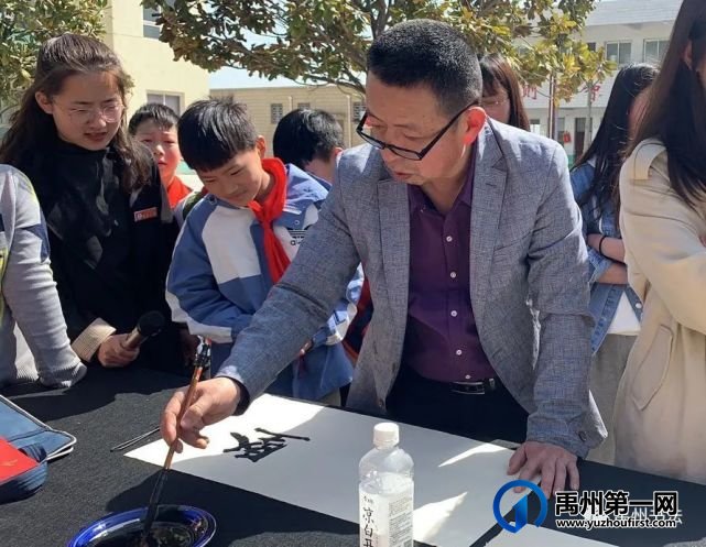 禹州书协“书法进万家”——走进范坡镇宋庄小学 禹州书协“书法进万家”——走进范坡镇宋庄小学