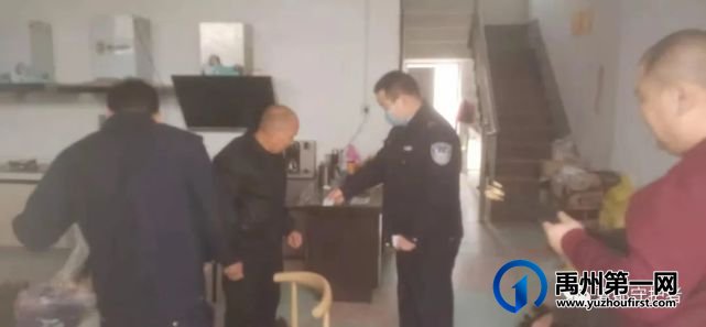 禹州范坡、鸿畅:民警入户送证 群众满意点赞 禹州范坡、鸿畅:民警入户送证 群众满意点赞