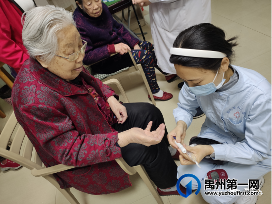 禹州市人民医院康复科走进寨子社区颐养安居中心开展义诊活动 禹州市人民医院康复科走进寨子社区颐养安居中心开展义诊活动