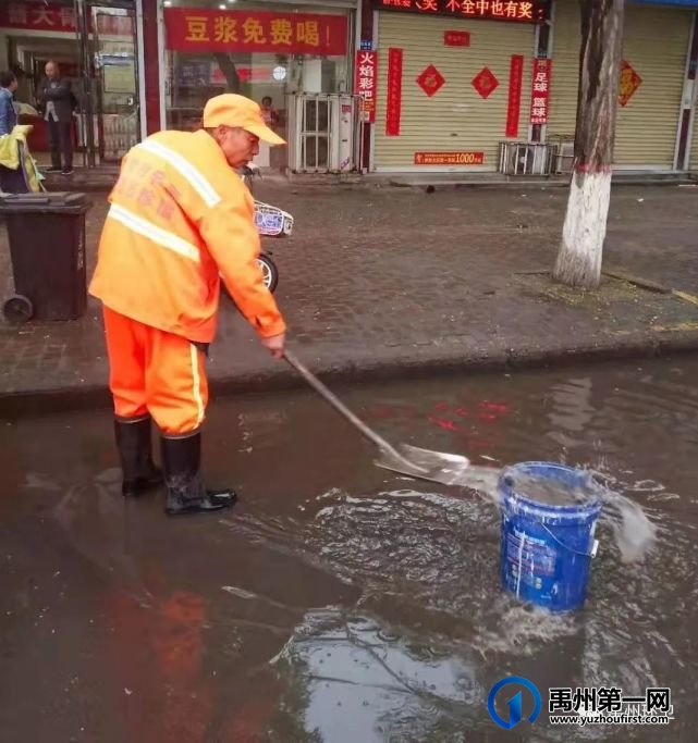 禹州环卫:雨后速行动 努力保清洁 禹州环卫:雨后速行动 努力保清洁