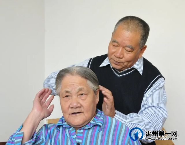 全国道德模范朱清章先生“孝老爱亲”事迹报告会 全国道德模范朱清章先生“孝老爱亲”事迹报告会