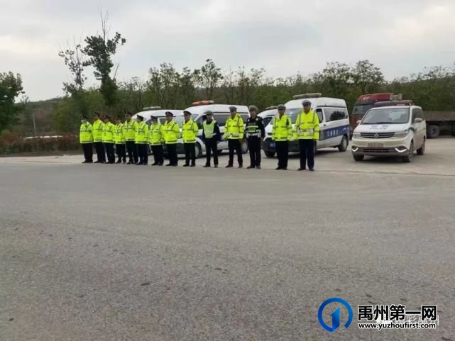 禹州交通运输局联合交警重拳治理“百吨王” 禹州交通运输局联合交警重拳治理“百吨王”
