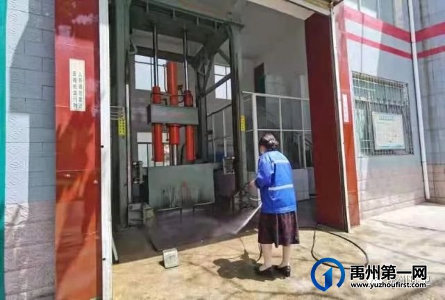 禹州环卫:多措并举提质量 干净整洁迎“五一” 禹州环卫:多措并举提质量 干净整洁迎“五一”