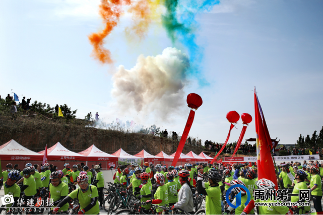 禹州市浅井镇相约古村 “骑”乐无穷自行车赛激情上演! 禹州市浅井镇相约古村 “骑”乐无穷自行车赛激情上演!