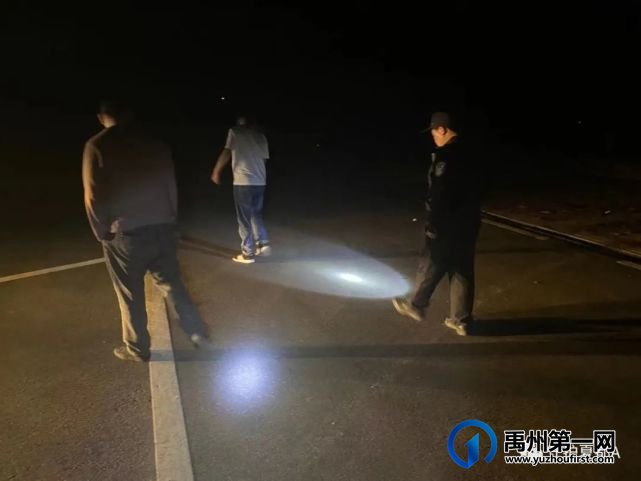 禹州神垕:情侣争执黄金手串珠子散落一地... 禹州神垕:情侣争执黄金手串珠子散落一地...