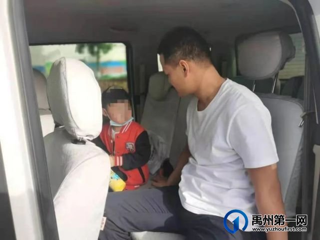 五一当天,在禹州市公安局门口,发生了这样一幕 五一当天,在禹州市公安局门口,发生了这样一幕