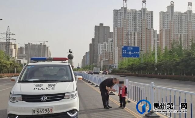 五一当天,在禹州市公安局门口,发生了这样一幕 五一当天,在禹州市公安局门口,发生了这样一幕