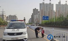 五一当天，在禹州市公安局门口，发生了这样一幕