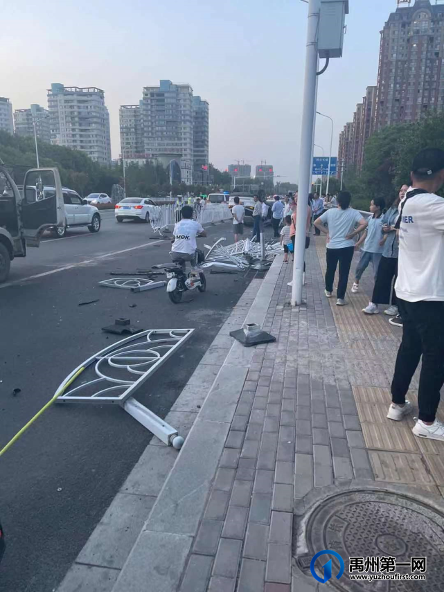 禹州网红桥,突发车祸!现场惨不忍睹! 禹州网红桥,突发车祸!现场惨不忍睹!