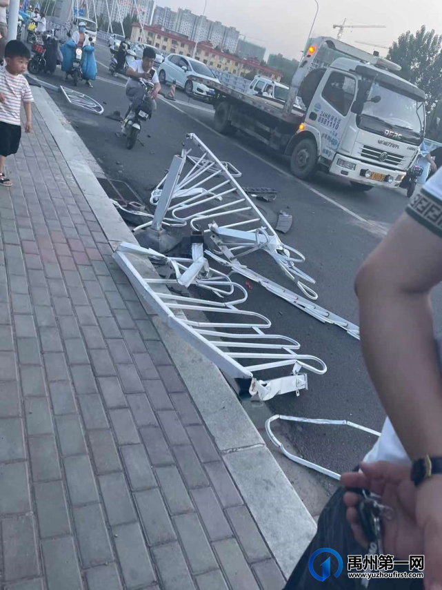 禹州网红桥,突发车祸!现场惨不忍睹! 禹州网红桥,突发车祸!现场惨不忍睹!