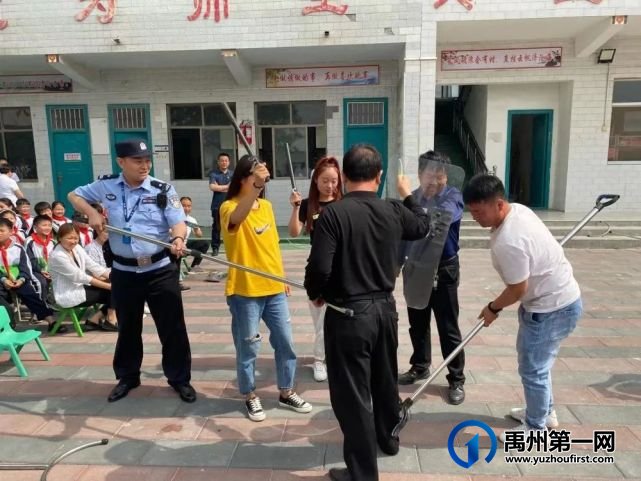 禹州浅井所对辖区小学幼儿园进行普法宣传、 反诈宣传、防爆和消防演练 禹州浅井所对辖区小学幼儿园进行普法宣传、 反诈宣传、防爆和消防演练