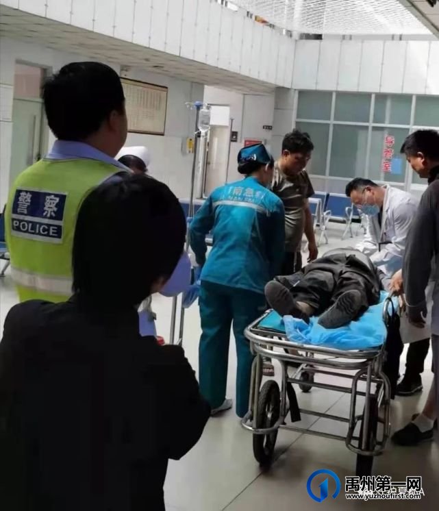 禹州一老人从自建房摔下伤势严重,多亏了咱交警同志 禹州一老人从自建房摔下伤势严重,多亏了咱交警同志