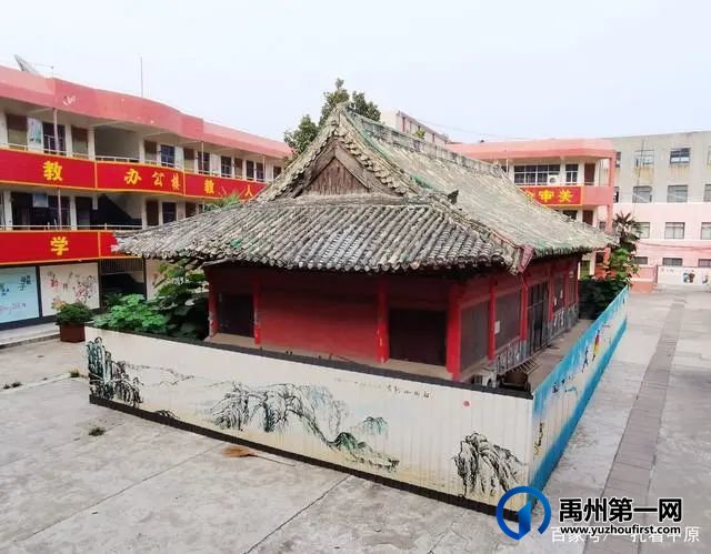 禹州一小学校园里驻扎着一座古建筑,咋回事? 禹州一小学校园里驻扎着一座古建筑,咋回事?