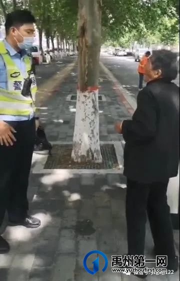 九旬老人街头迷路 禹州交警急寻家属 九旬老人街头迷路 禹州交警急寻家属