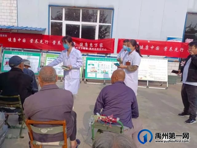 禹州市疾控中心开展“全民营养周”暨“5.20中国学生营养日”宣传活动 禹州市疾控中心开展“全民营养周”暨“5.20中国学生营养日”宣传活动