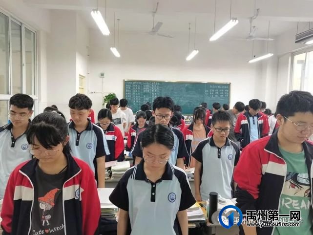 禹州一高开展“缅怀英雄 铭记使命”主题班会掠影 禹州一高开展“缅怀英雄 铭记使命”主题班会掠影