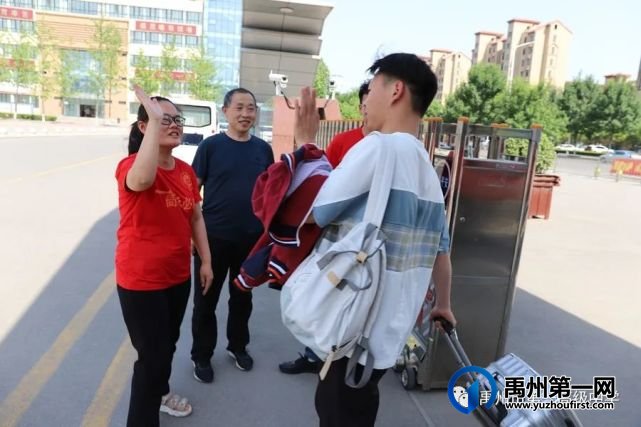 禹州一高 | 高三欢迎2021届毕业生“勇士归来” 禹州一高 | 高三欢迎2021届毕业生“勇士归来”