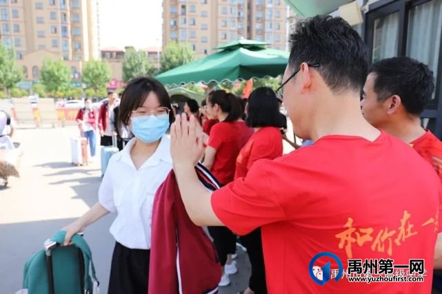 禹州一高 | 高三欢迎2021届毕业生“勇士归来” 禹州一高 | 高三欢迎2021届毕业生“勇士归来”