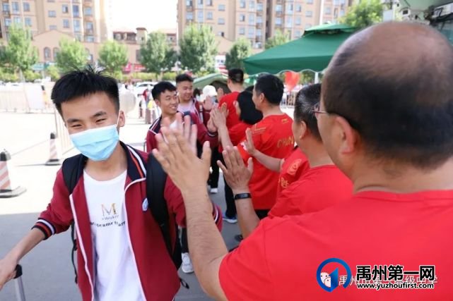 禹州一高 | 高三欢迎2021届毕业生“勇士归来” 禹州一高 | 高三欢迎2021届毕业生“勇士归来”