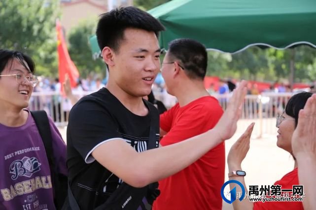 禹州一高 | 高三欢迎2021届毕业生“勇士归来” 禹州一高 | 高三欢迎2021届毕业生“勇士归来”