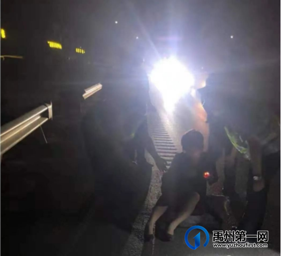 禹州民警夜间执勤遇情绪低落女子!暖心相助为其联系家人 禹州民警夜间执勤遇情绪低落女子!暖心相助为其联系家人