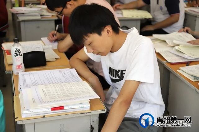 禹州一高高三年级自由复习备考掠影 禹州一高高三年级自由复习备考掠影