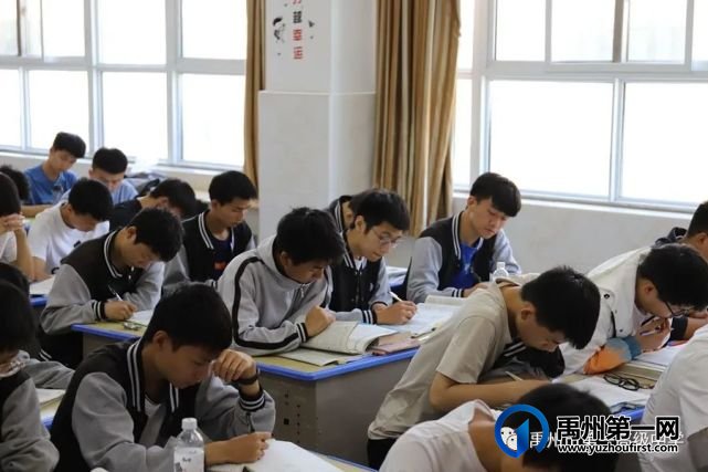 禹州一高高三年级自由复习备考掠影 禹州一高高三年级自由复习备考掠影