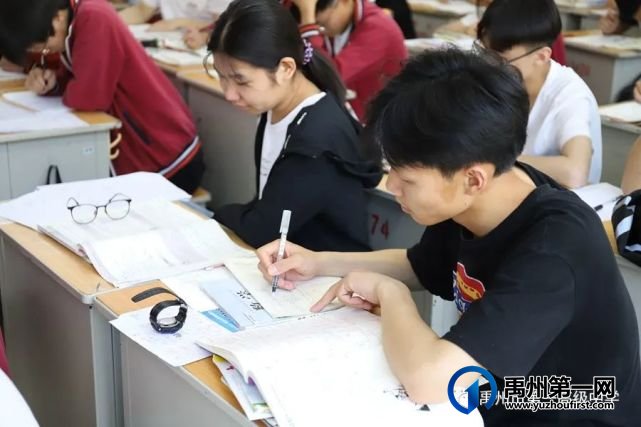 禹州一高高三年级自由复习备考掠影 禹州一高高三年级自由复习备考掠影