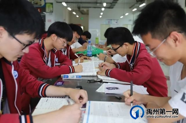 禹州一高高三年级自由复习备考掠影 禹州一高高三年级自由复习备考掠影