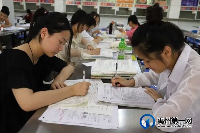 禹州一高高三年级自由复习备考掠影 禹州一高高三年级自由复习备考掠影