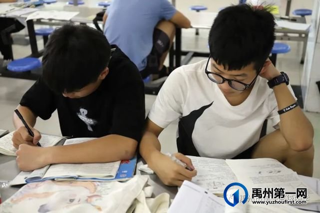 禹州一高高三年级自由复习备考掠影 禹州一高高三年级自由复习备考掠影