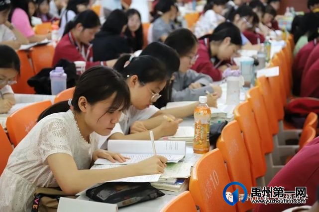 禹州一高高三年级自由复习备考掠影 禹州一高高三年级自由复习备考掠影