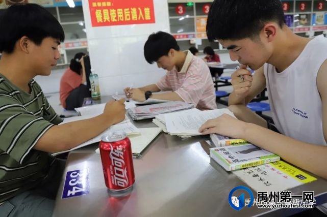 禹州一高高三年级自由复习备考掠影 禹州一高高三年级自由复习备考掠影
