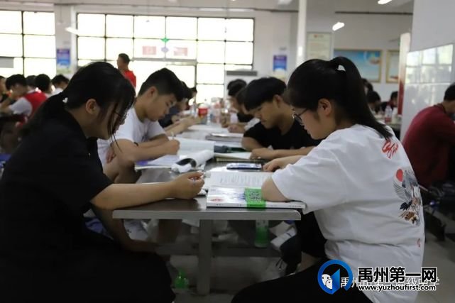 禹州一高高三年级自由复习备考掠影 禹州一高高三年级自由复习备考掠影