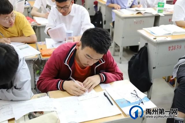 禹州一高高三年级自由复习备考掠影 禹州一高高三年级自由复习备考掠影