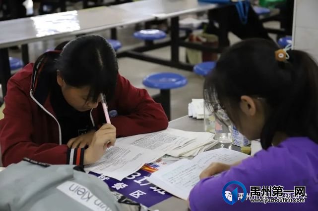 禹州一高高三年级自由复习备考掠影 禹州一高高三年级自由复习备考掠影