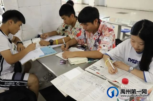 禹州一高高三年级自由复习备考掠影 禹州一高高三年级自由复习备考掠影