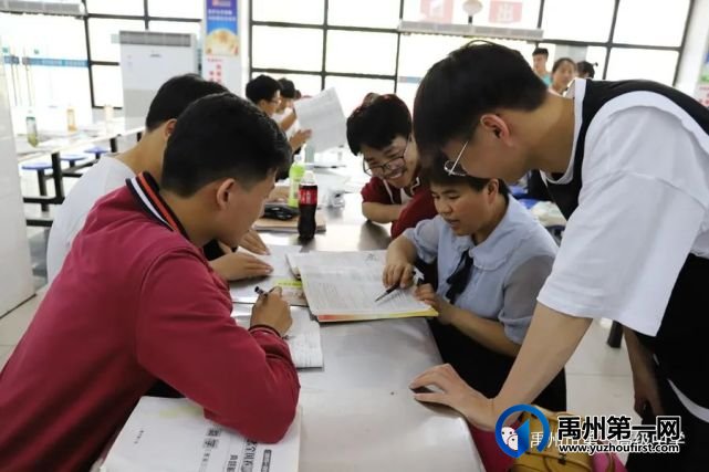 禹州一高高三年级自由复习备考掠影 禹州一高高三年级自由复习备考掠影