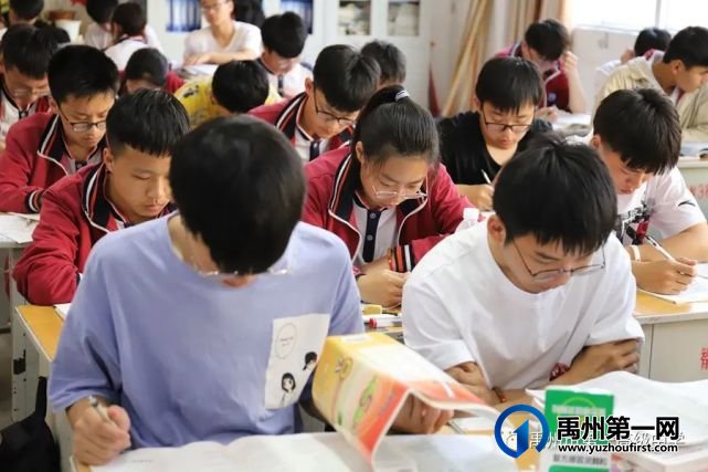 禹州一高高三年级自由复习备考掠影 禹州一高高三年级自由复习备考掠影