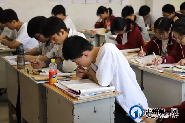 禹州一高高三年级自由复习备考掠影 禹州一高高三年级自由复习备考掠影