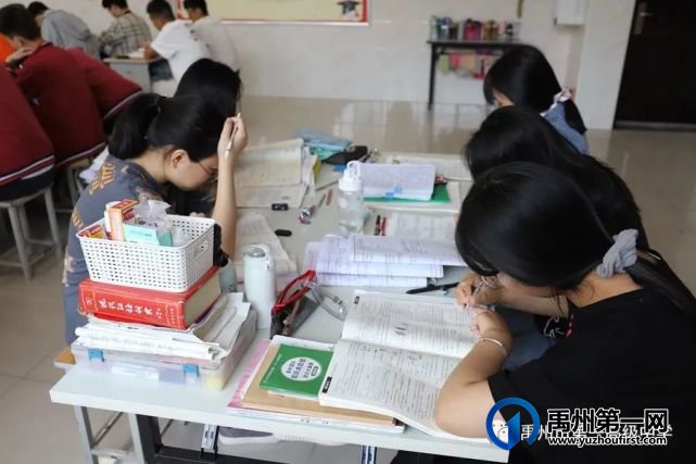 禹州一高高三年级自由复习备考掠影 禹州一高高三年级自由复习备考掠影