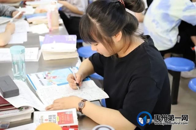 禹州一高高三年级自由复习备考掠影 禹州一高高三年级自由复习备考掠影