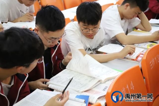禹州一高高三年级自由复习备考掠影 禹州一高高三年级自由复习备考掠影