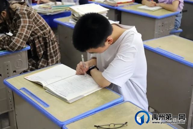 禹州一高高三年级自由复习备考掠影 禹州一高高三年级自由复习备考掠影