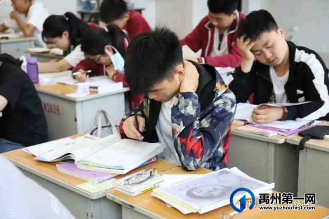 禹州一高高三年级自由复习备考掠影 禹州一高高三年级自由复习备考掠影