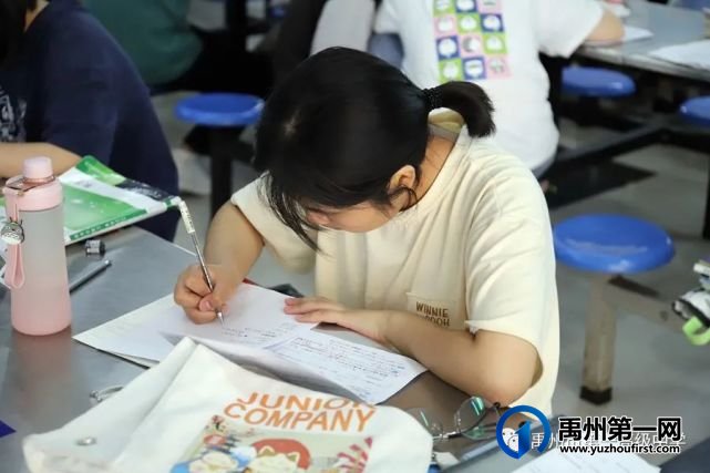 禹州一高高三年级自由复习备考掠影 禹州一高高三年级自由复习备考掠影